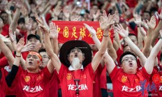华体会体育-比赛精彩纷呈，球迷欢呼雀跃