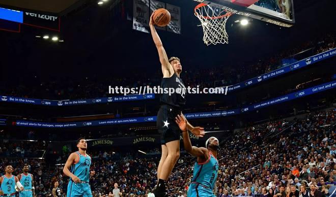 NBA巨星球场上秀魔术，满场观众欢呼连连