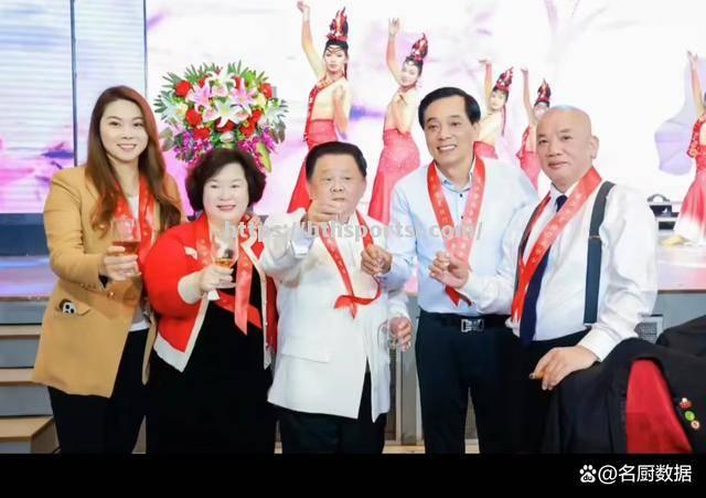 匈牙利跳水名将斩获金牌，精湛技艺
